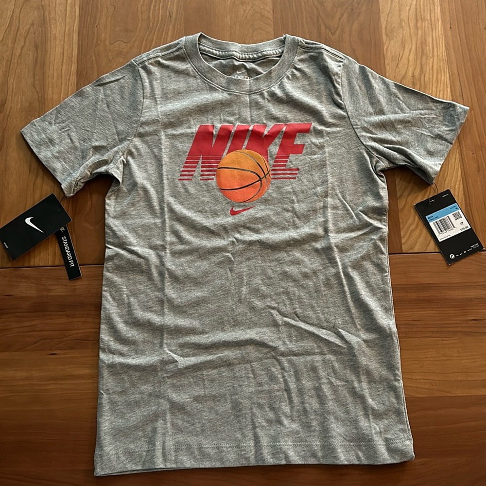 Nike boys standard fit tee: NEVER WORN!